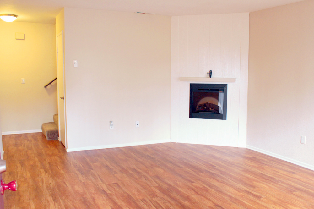 Thank you for viewing our 2 bedroom apartment 14 at Huntington Creek Apartments in the city of Huntington Beach.